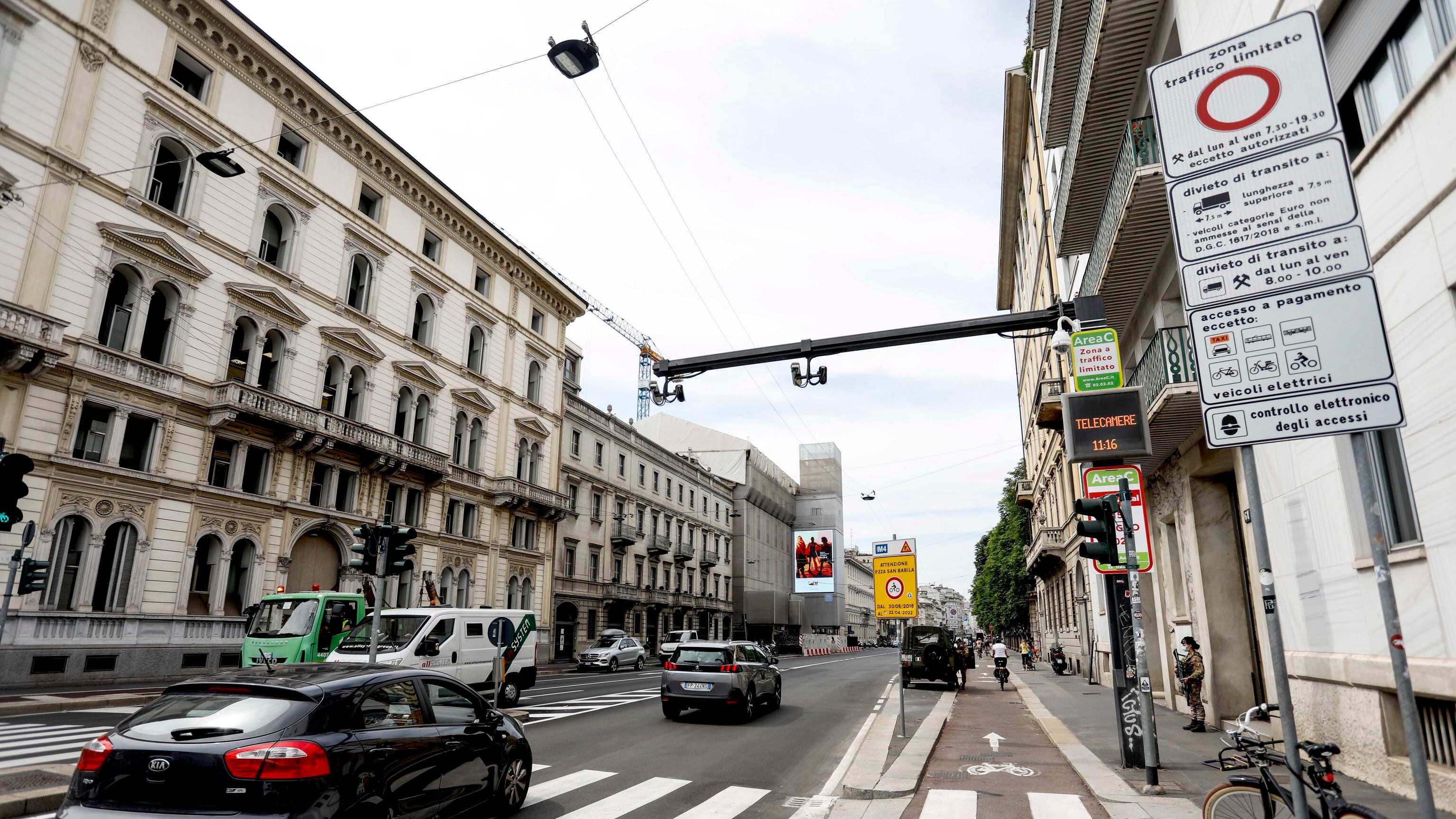 Area C, il flop green di Beppe Sala: le auto non calano