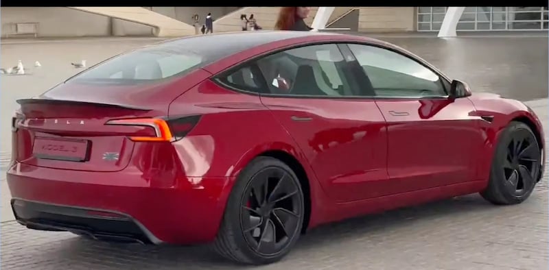 foto tesla model 3 plaid 2024