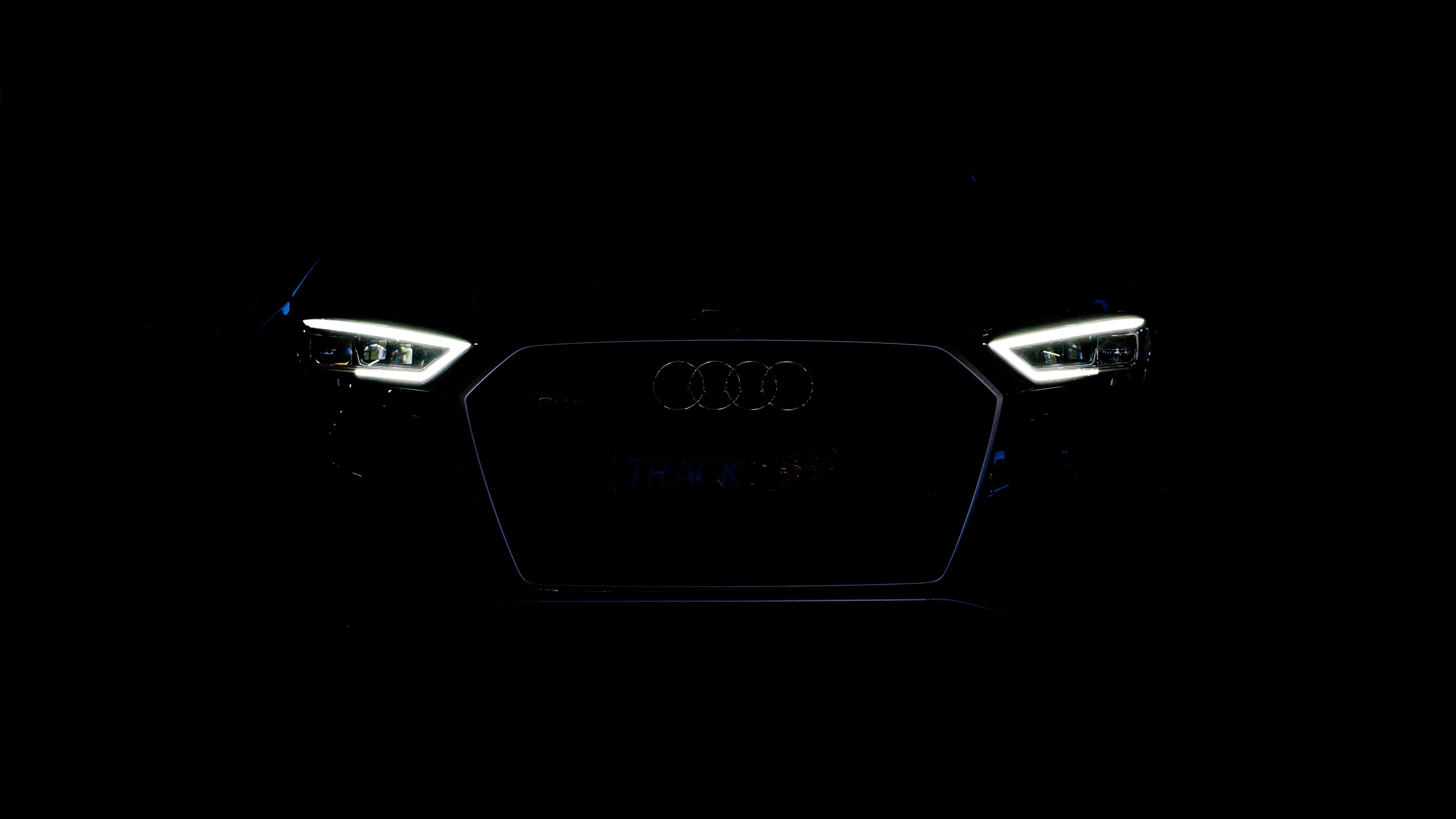 Audi taglierà 7.500 lavoratori. Byd ricarica a velocità record