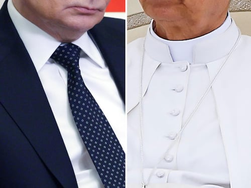 Putin chiama il Papa: "Sì a soluzione diplomatica"