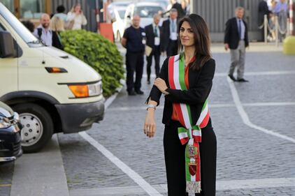 La prima volta con la fascia di Virginia Raggi 15