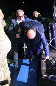 Piccolo incidente per Massimo Boldi all'Ischia Film Fest 2