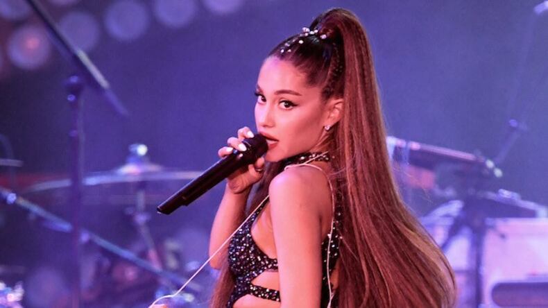Ariana Grande attaccata dai vegani per il suo Cloud Macchiato di Starbucks