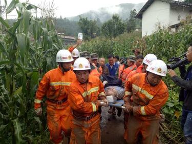 Terremoto in Cina, si scava tra le rovine 3