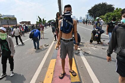 Indonesia, proteste contro la rielezione del presidente Joko Widodo 5