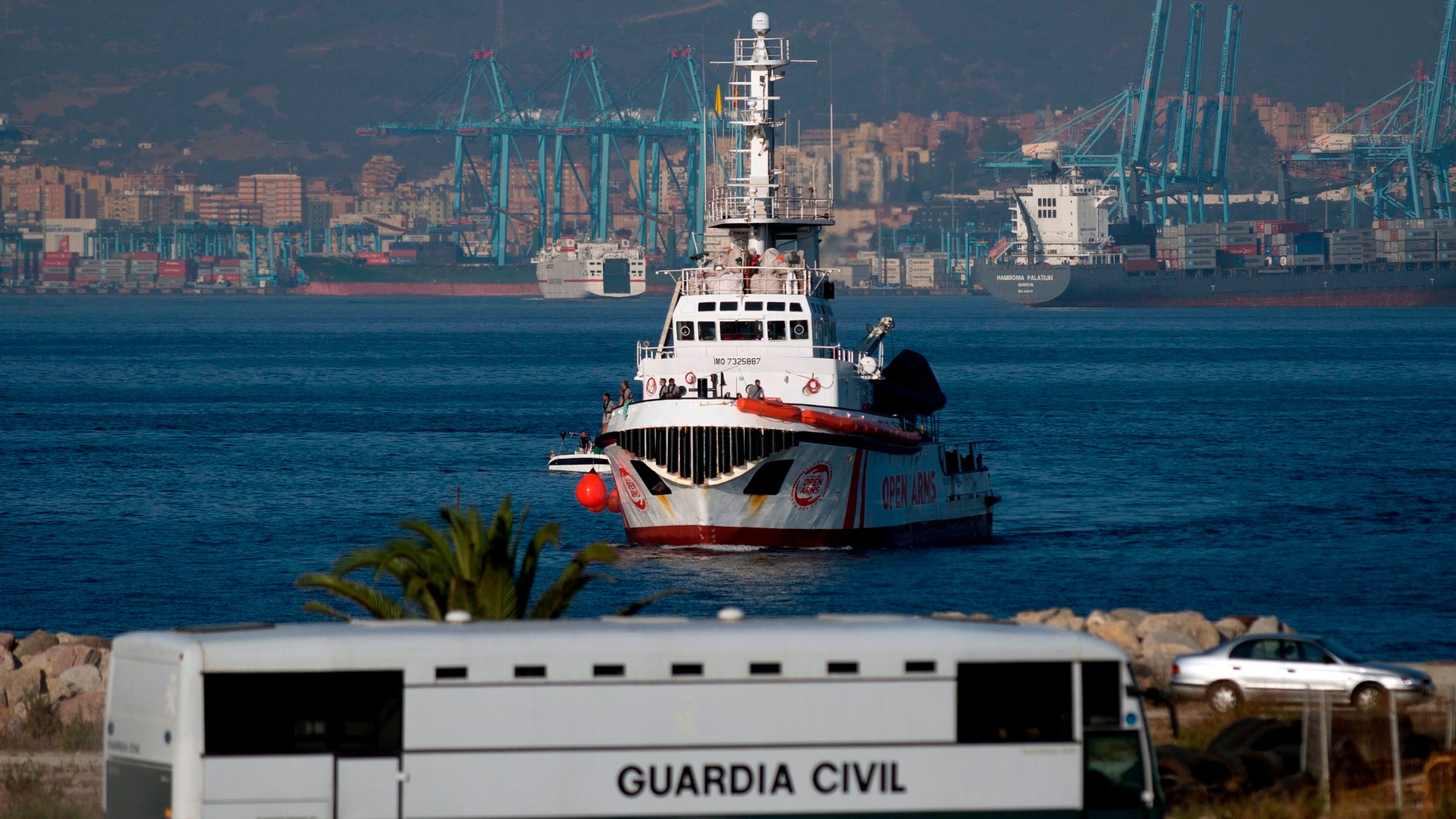 Open Arms, la Guardia Costiera impone fermo per gravi irregolarità