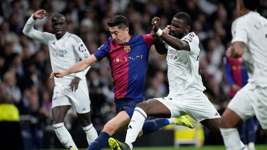 Il Barcellona serve un poker al Real Madrid. Nessuna polemica, solo football vero