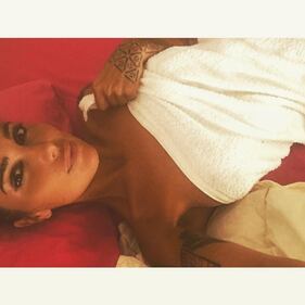 Siria De Fazio si mostra in topless 9