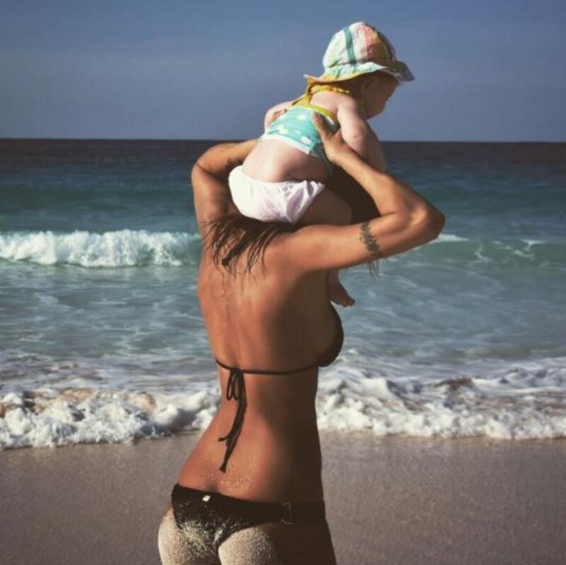 Elisabetta Canalis sexy mamma: foto 1
