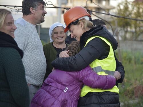 La sindaca di Durazzo fa una gaffe sul sisma e si gioca la poltrona