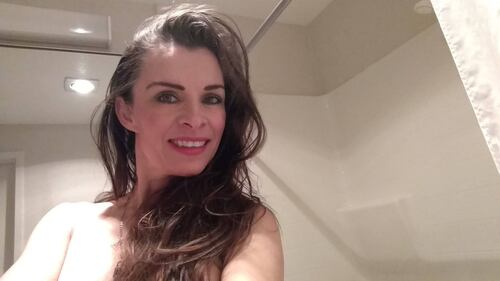 Alicia Arden scatti bollenti con il selfie-stick 2