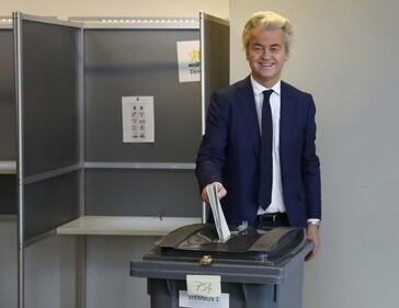 Il politico di estrema destra Geert Wilders al voto all'Aia 3