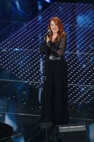 Sanremo 2016: i look femminili nella serata cover 18