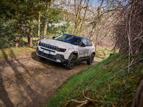 Jeep Avenger e-hybrid, primo contatto con la versione ibrida a 48 Volt