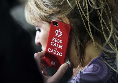 "Keep calm un c..." La Mussolini sfoggia una cover singolare 1