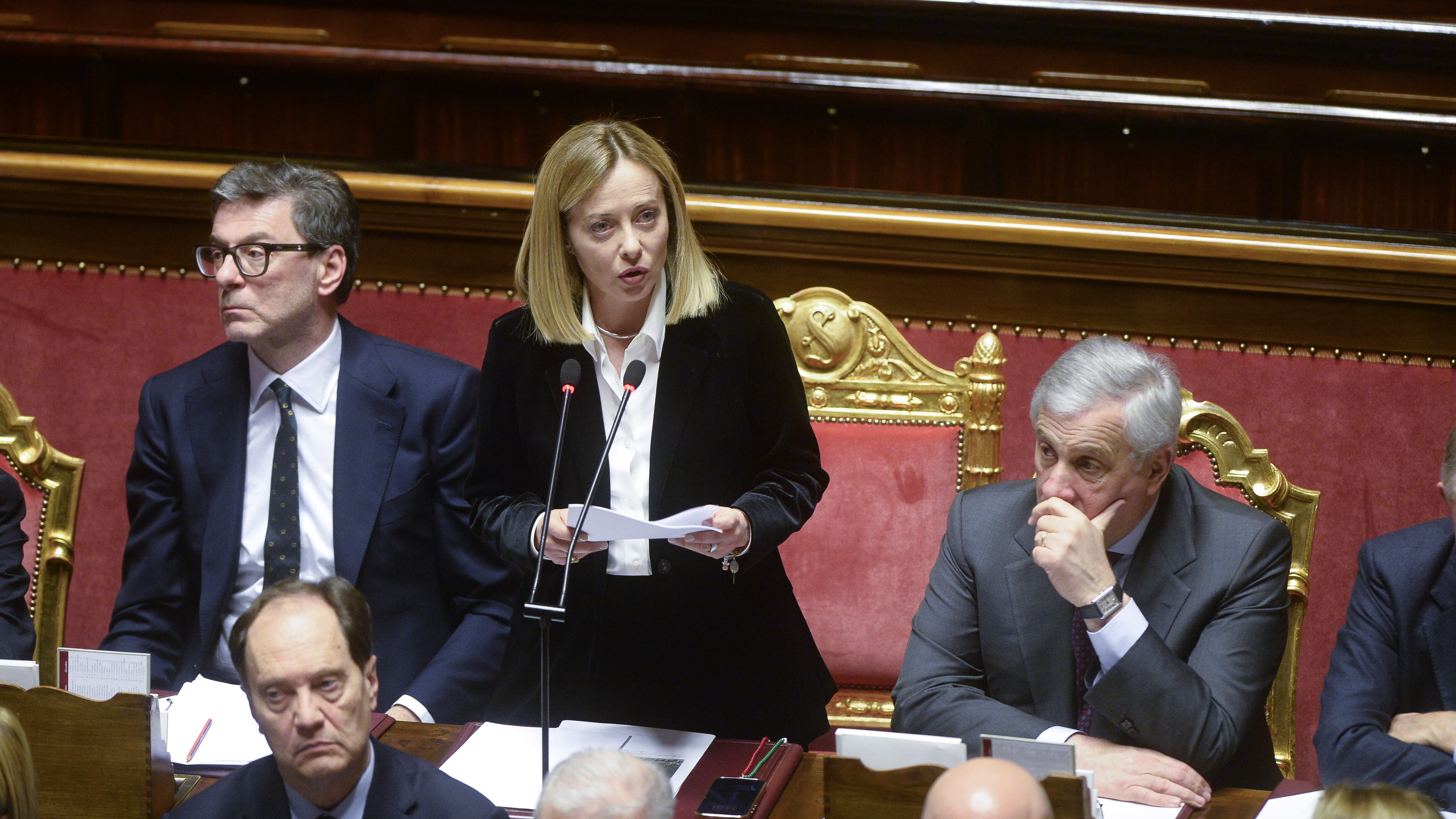 Meloni: "No a dazi contro dazi". Poi la stoccata alla sinistra sui migranti
