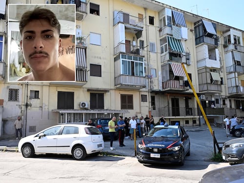 Napoli, 21enne incensurato ucciso sotto casa mentre stava andando al lavoro