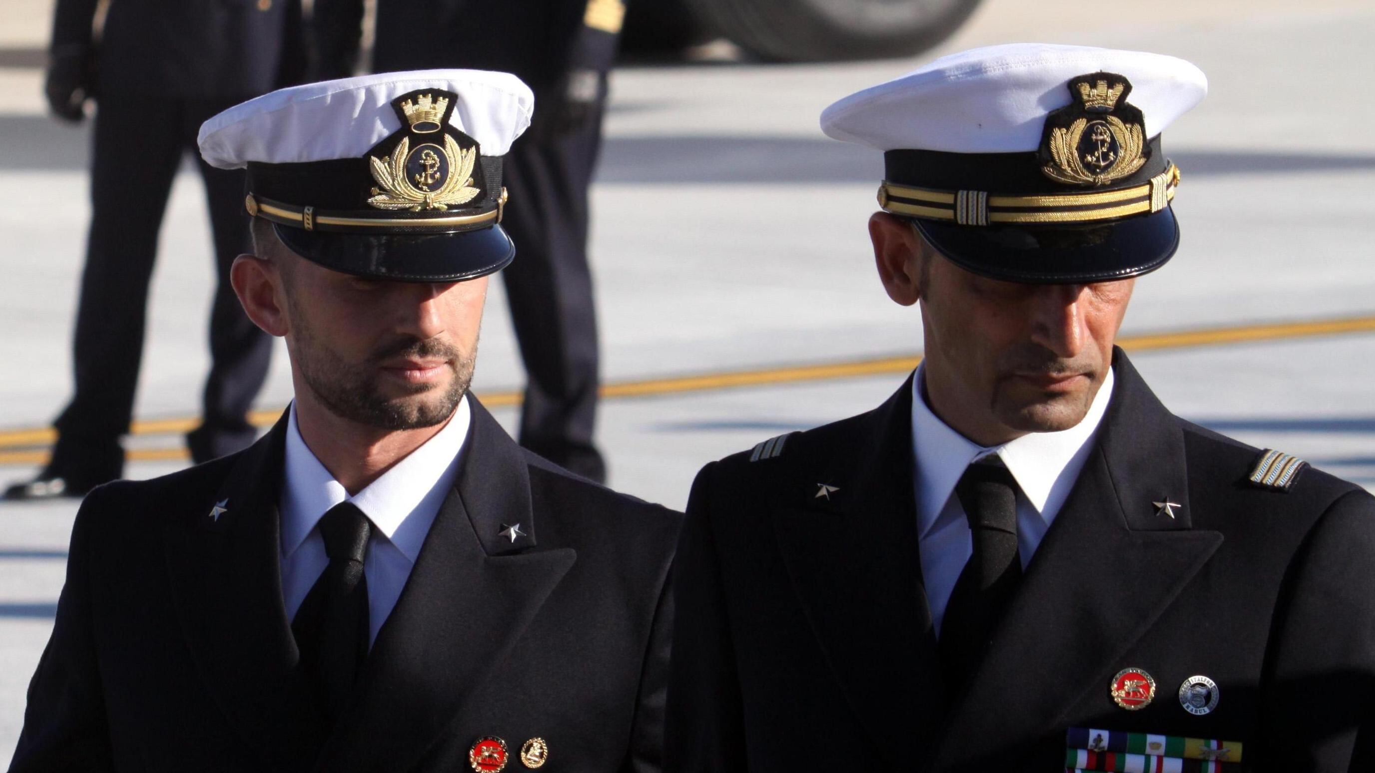 Voi col canguro, noi coi marò