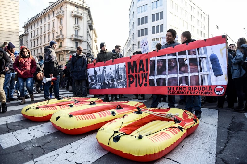 Scontri alla manifestazione antifascista a Milano 16