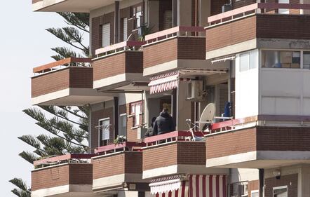 Latina, la trattativa da balcone a balcone 6