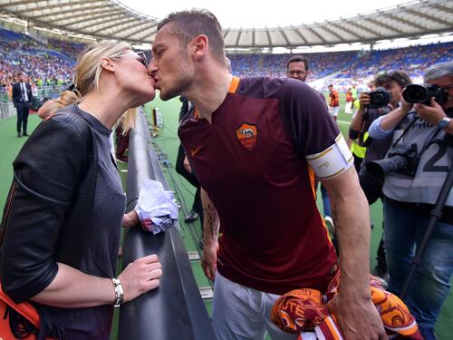 I due "clan" e il patrimonio da spartire: i retroscena dell'addio di Totti e Ilary