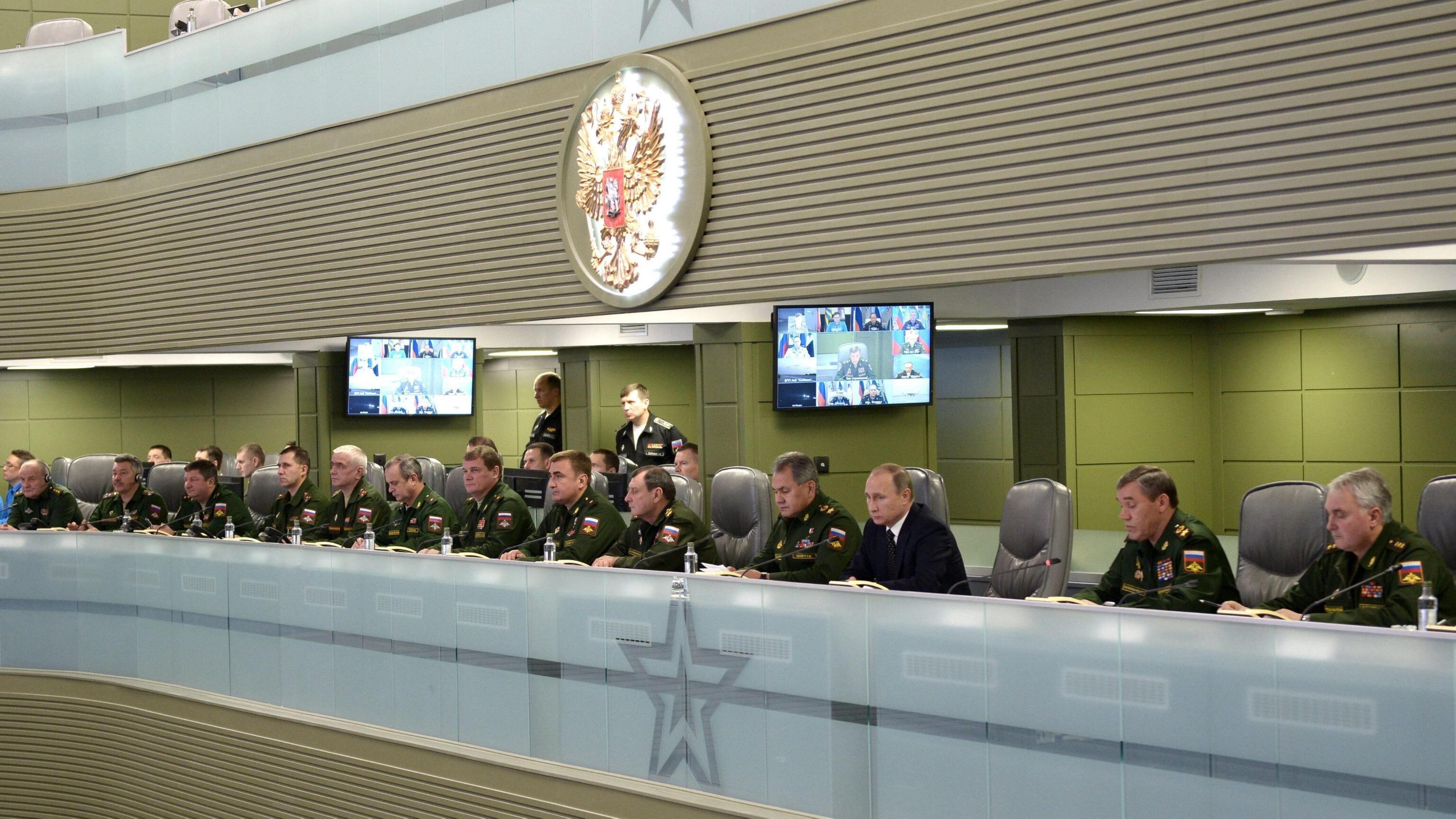 Russia, Putin e la "stanza della guerra"