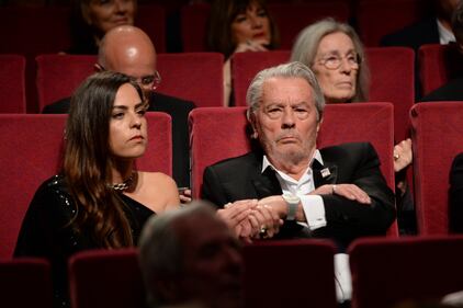 Alain Delon riceve la "Palma d'oro" al Festival di Cannes  9