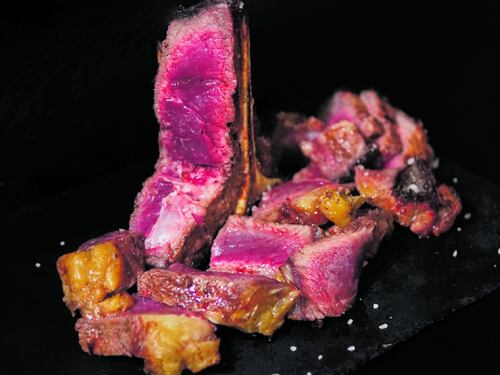 "Nero9 Milano", il tempio della carne cotta sui carboni ardenti