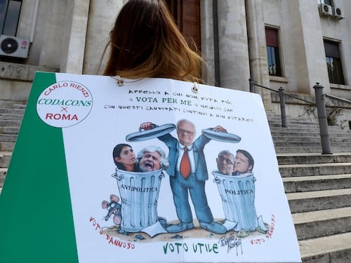 Giornata contro il tabacco: protesta hot davanti al ministero dell Salute