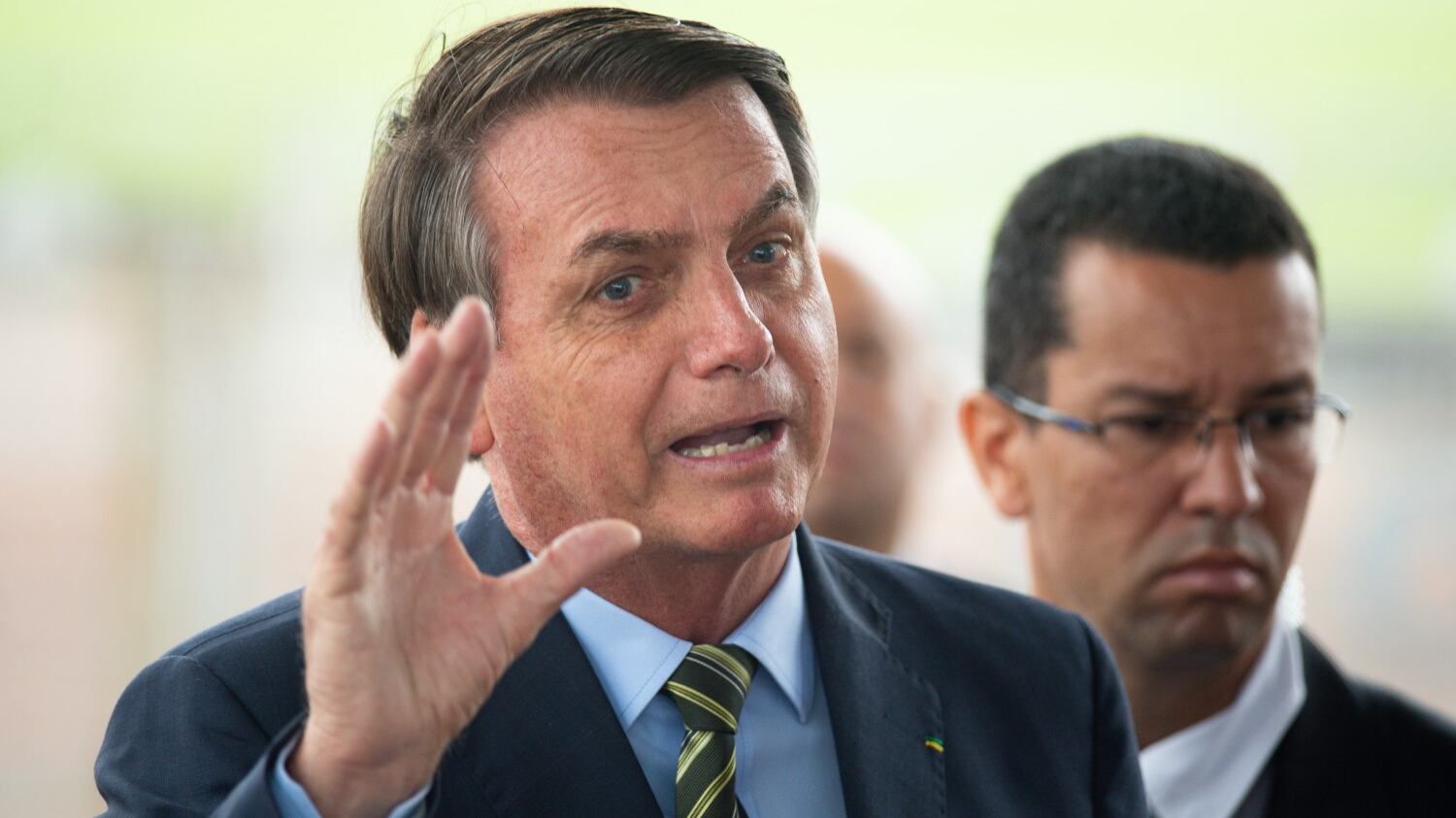 Twitter rimuove video di Bolsonaro: "Pericolosi per la salute delle persone"