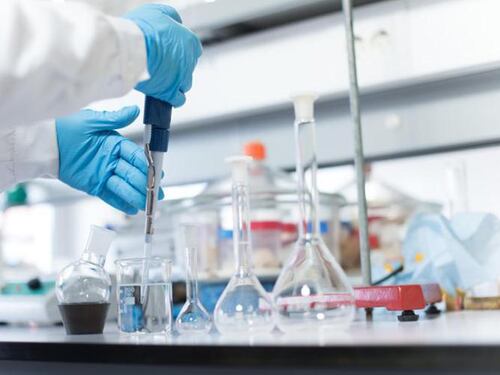 Superbatteri, nuova speranza contro le resistenze da un antibiotico sperimentale indiano