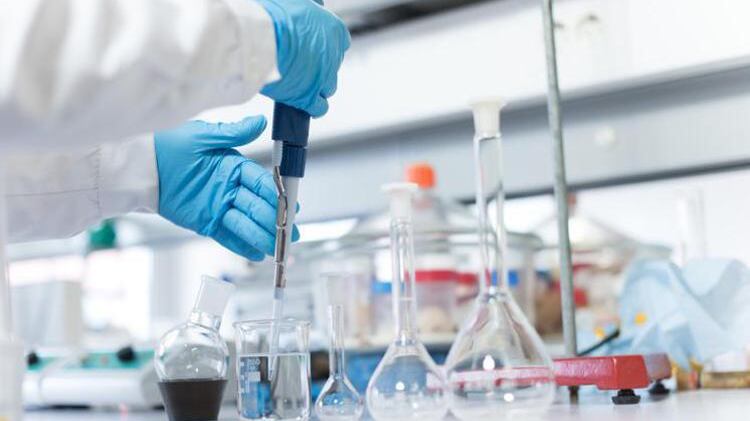 Superbatteri, nuova speranza contro le resistenze da un antibiotico sperimentale indiano