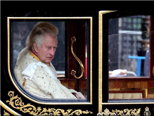"Sempre in ritardo", così Re Carlo bacchetta William e Kate