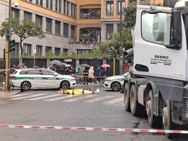 Tragedia a Milano, donna travolta e uccisa da una betoniera: i rilievi 2