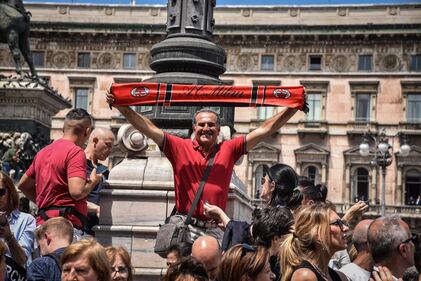 L'amore rossonero per l'ultimo saluto a Berlusconi 6