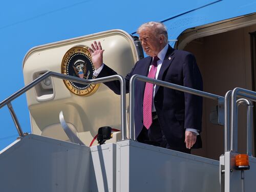 Riapre Hormuz, Borse in festa. Trump: "Accordo in 48 ore"