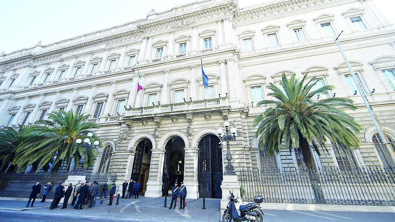 Assalta da solo la Banca d'Italia. Arrestato e scarcerato perché "reato impossibile"