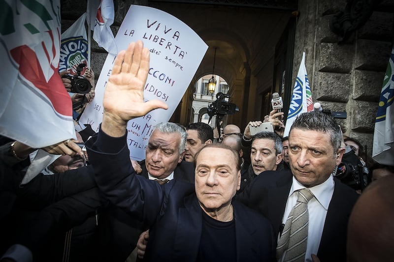 Berlusconi tra i sostenitori a Palazzo Grazioli 4