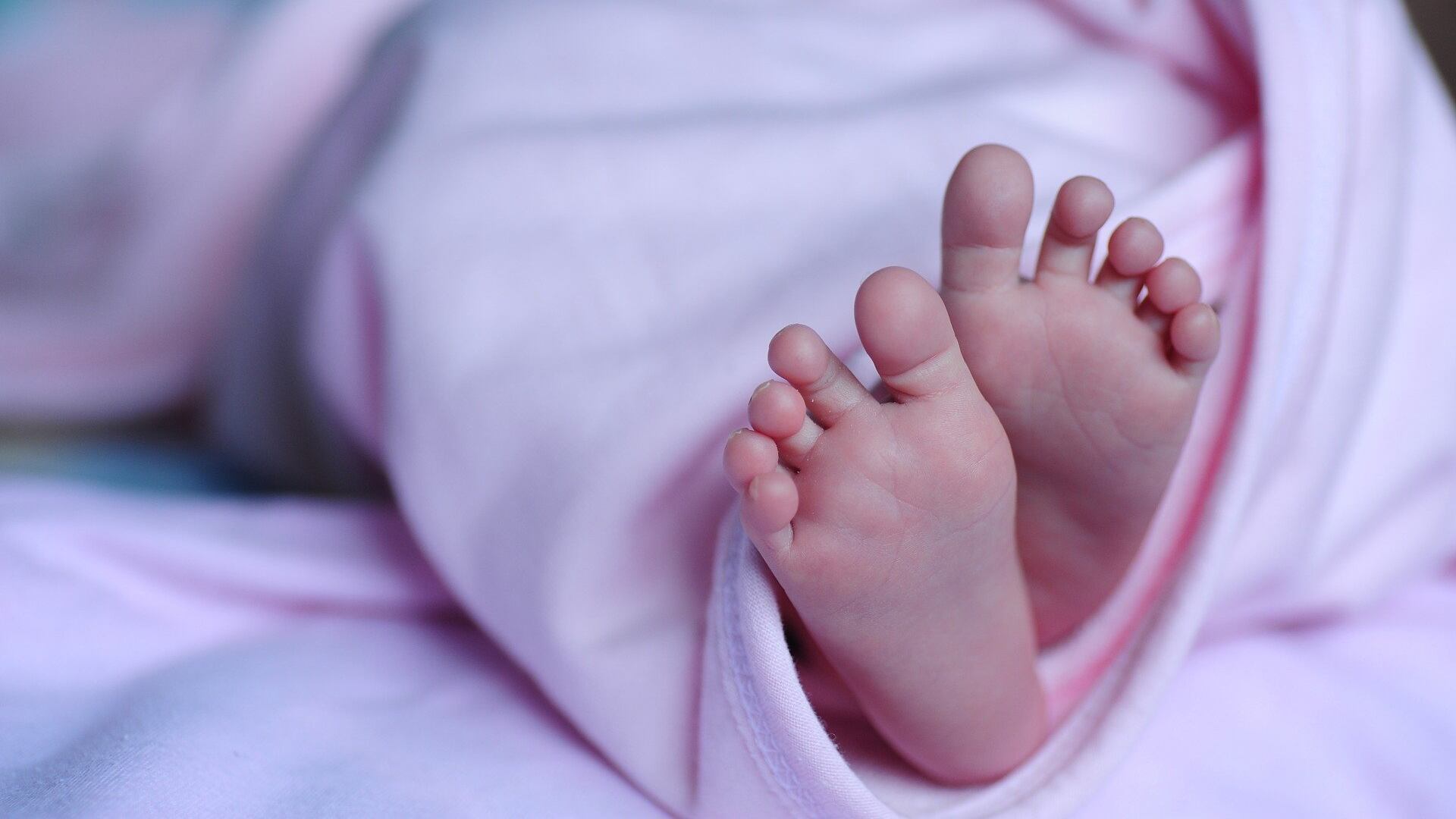 Ucraina, mamma lascia figlio di 5 mesi in casa gelida. Bebè muore assiderato