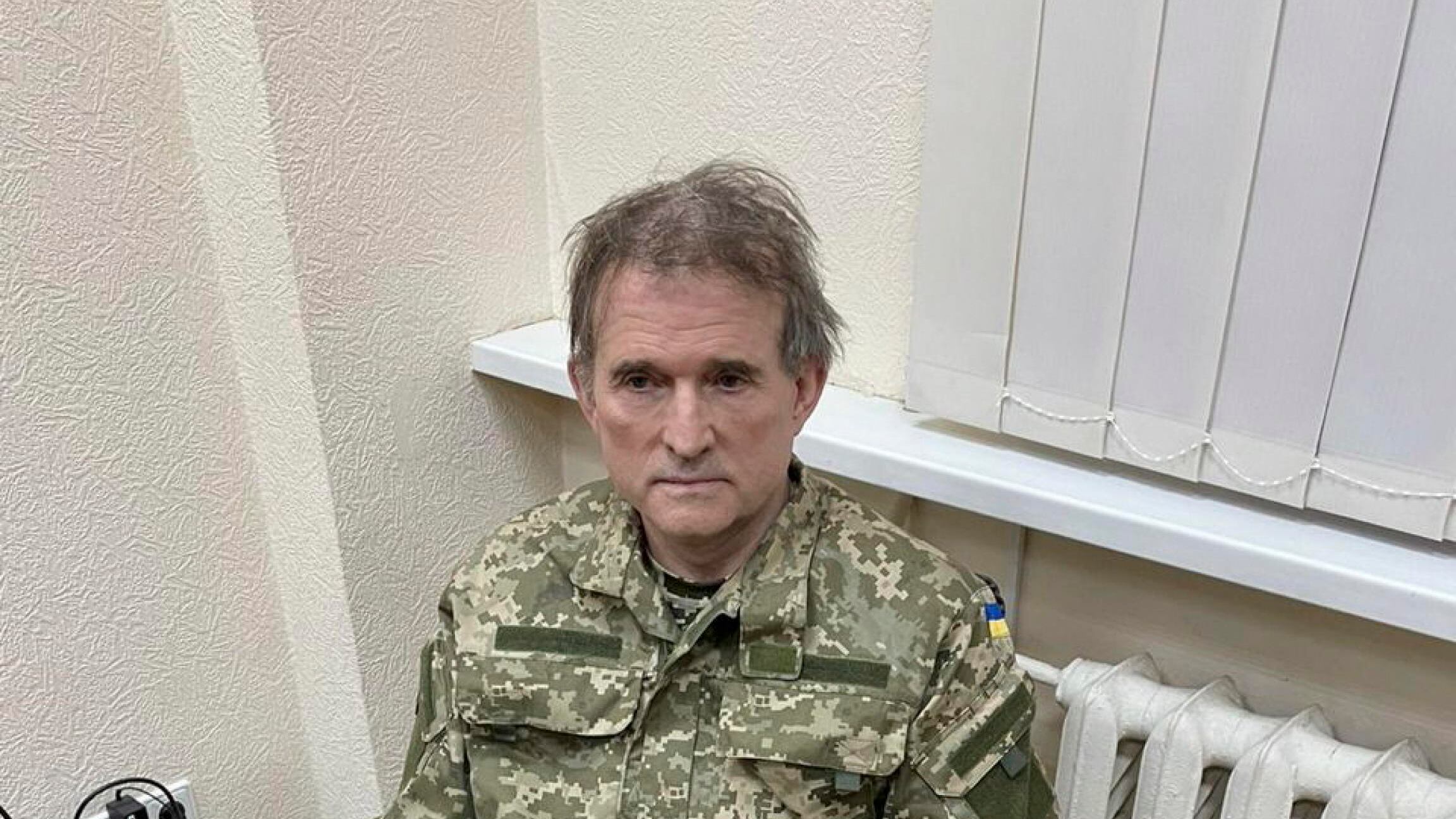 Putin premia i killer di Bucha. Scambio inglesi-Medvedchuk