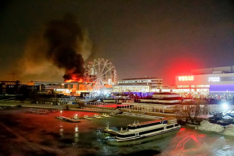 Attentato a Mosca nella sala concerti prima di un evento: centinaia di morti 3