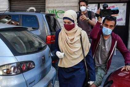 Silvia Romano, prima uscita pubblica dopo la quarantena 8