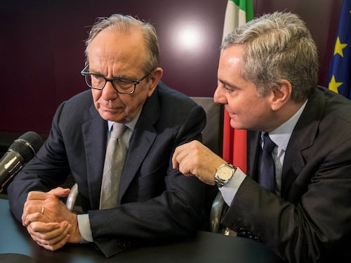 Padoan prende in giro la flat tax: "Proposta da fatina blu"