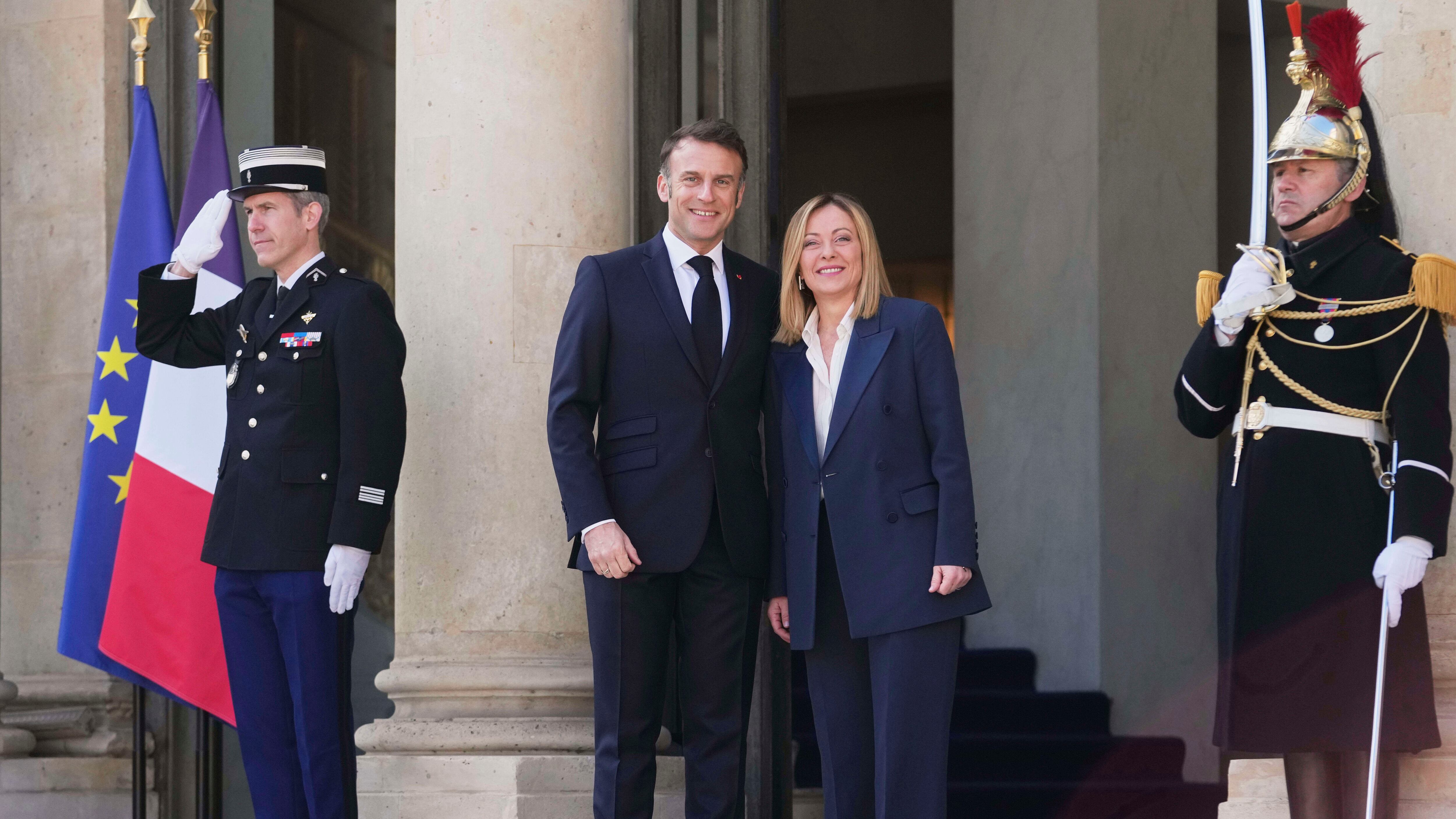 No di Meloni a Macron: "L'Italia non manderà militari in Ucraina. Bisogna invitare Trump"