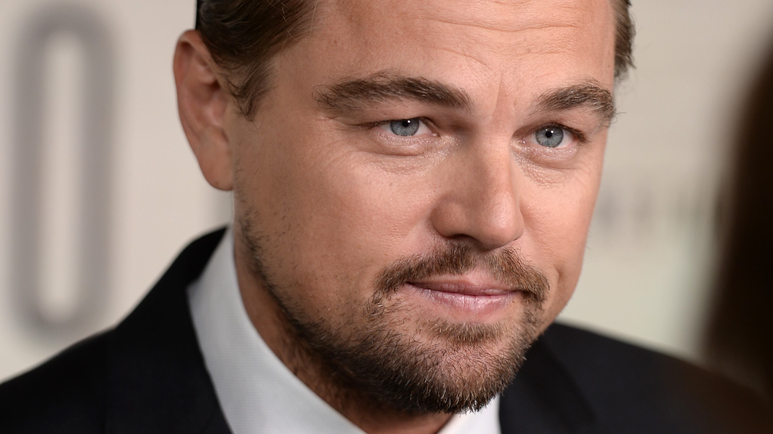 "Gli ospiti diventano vampiri". Il mistero della confessione sulle feste di DiCaprio