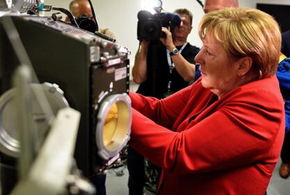 La Merkel con gli astronauti dell'Esa 9