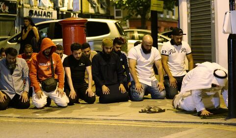 Londra, fuori dalla moschea dopo l'attacco 3