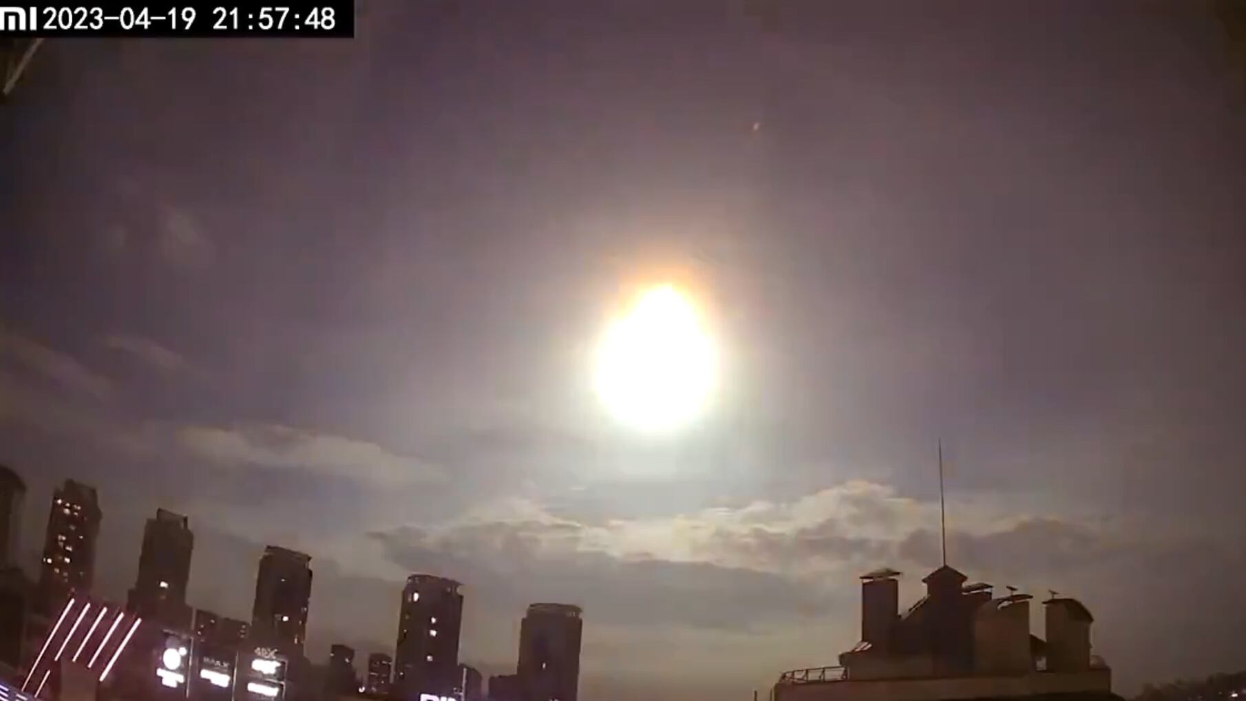 "Satellite". "No, asteroide". Il giallo del bagliore su Kiev