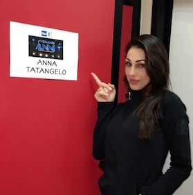 Anna Tatangelo, sexy sui social: foto 8