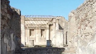Pompei, Bray promette: presto lavori di restauro Ma gli scavi vanno in pezzi